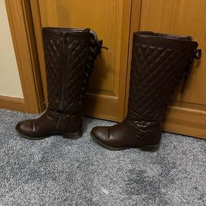 Brown quilted boot